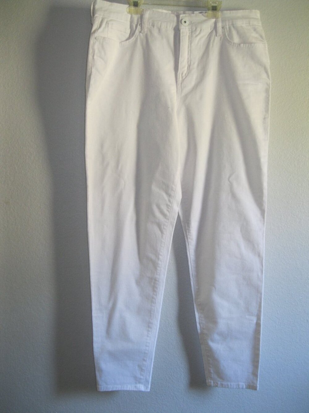 Style & Co. Pants. 16 L. Curvy Skinny Jeans. White. New.